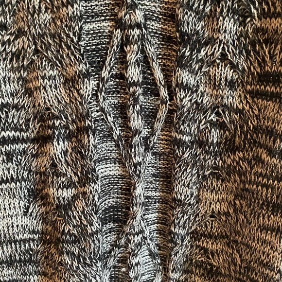 Black and White Textured Sweater - Picture 4 of 6